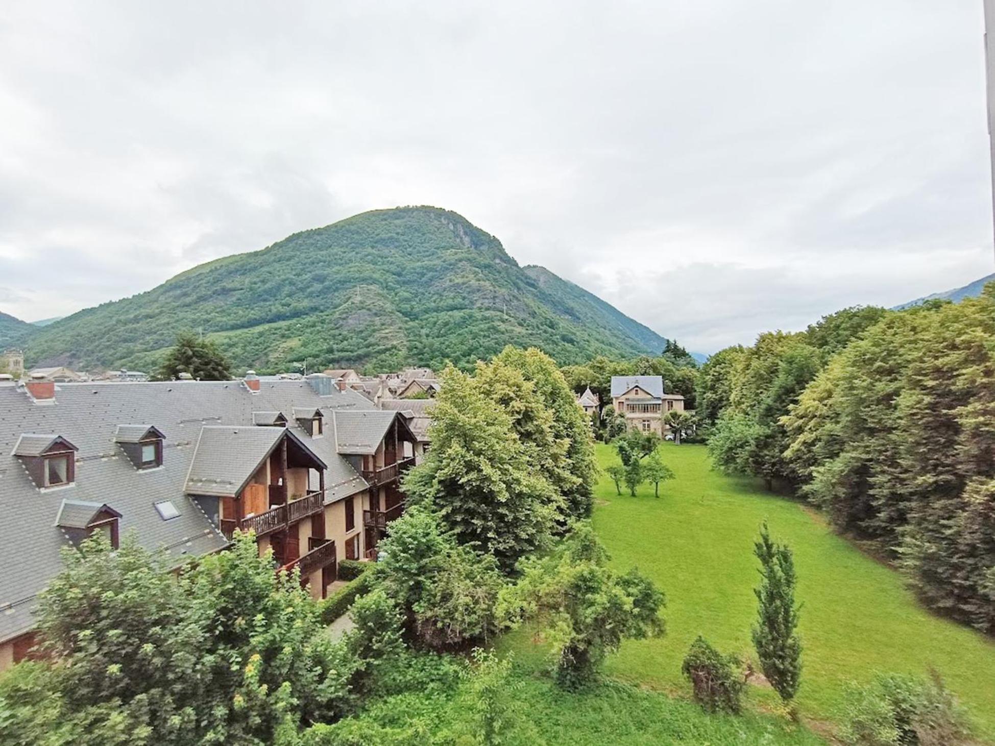 Chez Charlotte, T3 Duplex, Vue Montagne, Parking Gratuit, Ascenseur, 4 Personnes Apartment Bagneres-de-Luchon Ngoại thất bức ảnh